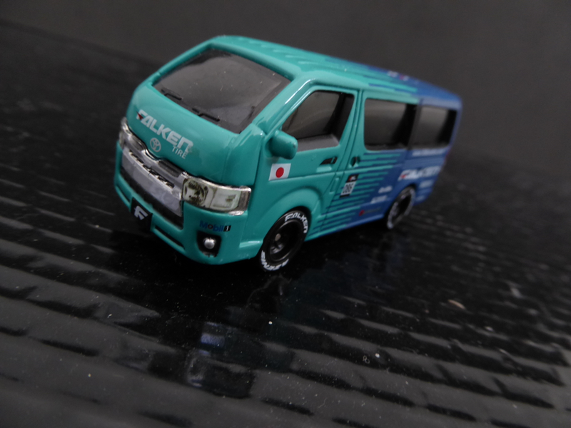 Illustration for article titled Hot Sixty 4th: Toyota Thursday with the Super Vans